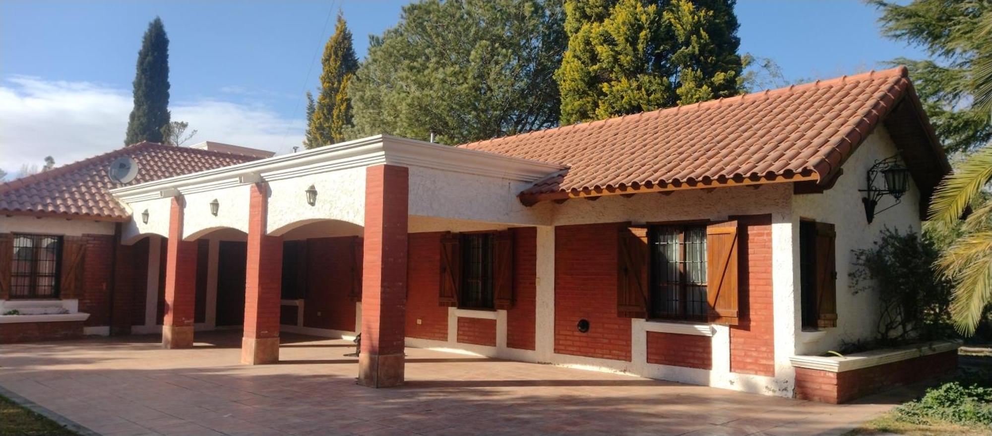 Casa Amplia, Jardin Maravilloso Holiday home Guaymallen